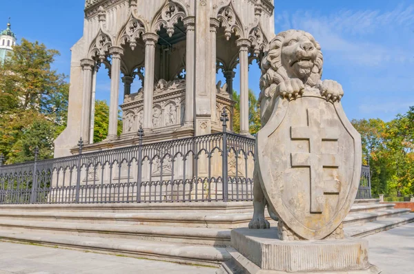 Mausoleum av Stanislaw och Aleksandra Potocki i Warszawa Polen. — Stockfoto