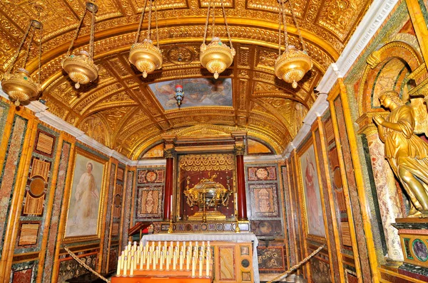 Sacra culla, Holz aus der heiligen Krippe der Geburt Jesu Christi, in basilica di santa maria maggiore in rom, italien. — Stockfoto