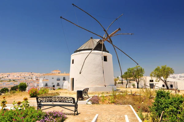 Vista do moinho tradicional Vejer de la Frontera, Andaluzia, Espanha . — Fotografia de Stock