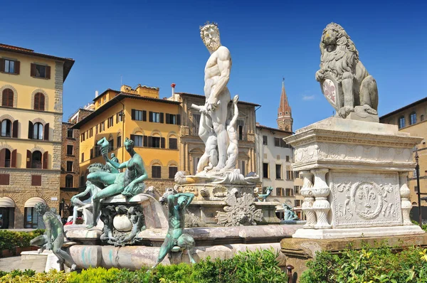 Fuente de Neptuno es una fuente en Florencia, Italia, situado en la Piazza della Signoria en frente del Palazzo Vecchio . —  Fotos de Stock