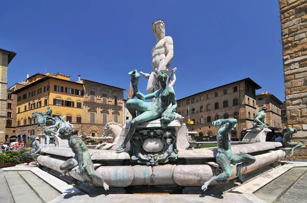 Fonte de Neptuno é uma fonte em Florença, Itália, situada na Piazza della Signoria, em frente ao Palazzo Vecchio . Imagem De Stock