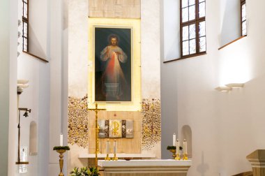Vilnius, Litvanya 'daki Kutsal Üçleme Kilisesi' ndeki ilk Kutsal Merhamet imgesi..