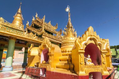 Yakında Oo Ponya Shin Pagoda, Sagaing, Mandalay, Myanmar. Pagoda Sagaing Tepesi 'nin tepesinde yer alıyor..