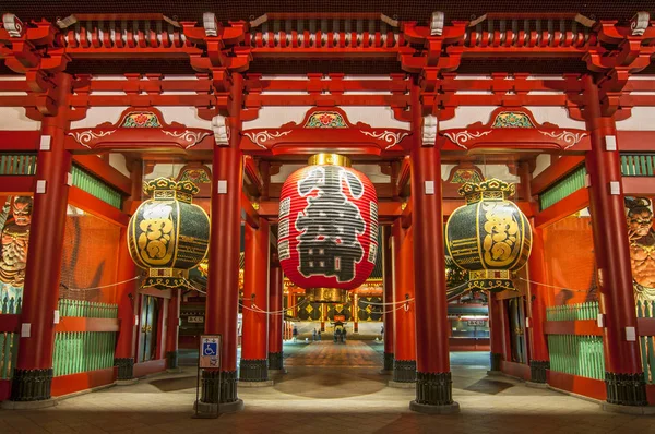 Asakusa, Tokyo à la porte Hozomon du temple Sensoji, Japon . — Photo