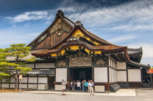 Hrad Flatland, jeden ze sedmnácti aktiv historických památek starověkého Kjóta, označený jako památka světového dědictví, hrad Nijo v Kjótu, Japonsko. — Stock fotografie