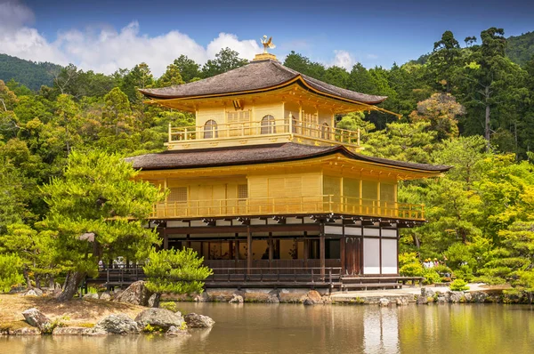 Gouden paviljoen Kinkakuji tempel in Kyoto Japan. — Stockfoto