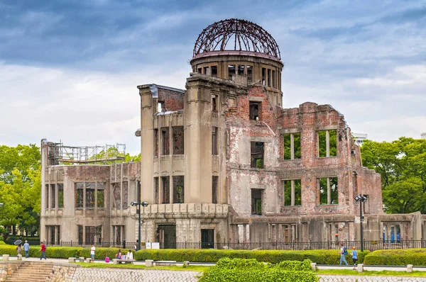 原子的穹顶，ex 广岛工业促进大厅，遭到第一颗原子弹在广岛，日本的战争. — 图库照片