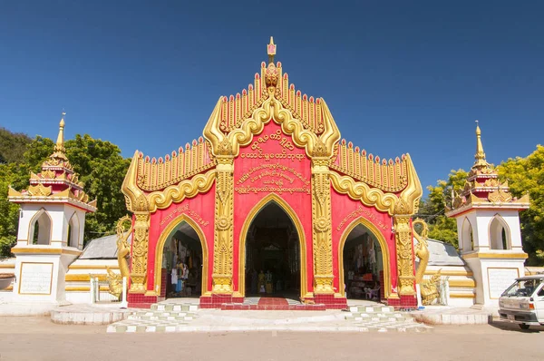 Kaunghmudaw Pagoda, Yaza Mani Sula Kaunghmudaw é um grande pagode na periferia noroeste de Sagaing, no centro de Mianmar (Birmânia). ). — Fotografia de Stock