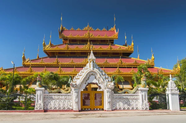 Świątynia Kyauk Taw Gyi Pagoda w Yangon, Myanmar (Birma). — Zdjęcie stockowe
