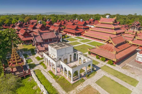 O Palácio Mandalay, localizado em Mandalay, Myanmar, é o último palácio real da última monarquia birmanesa . — Fotografia de Stock