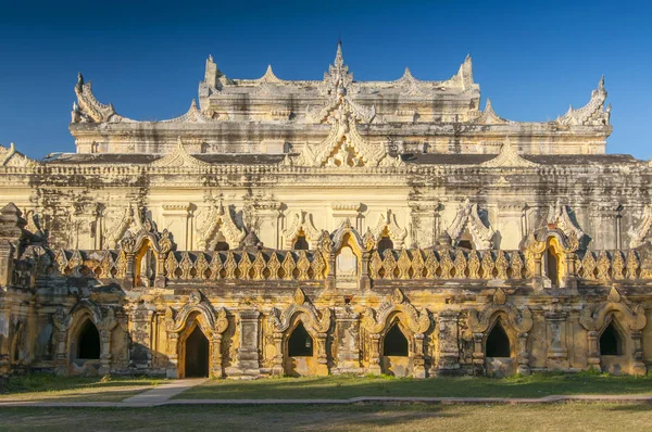 Maha Aungmye Bonzan Manastırı, Inwa, Mandalay Bölgesi, Myanmar. — Stok fotoğraf