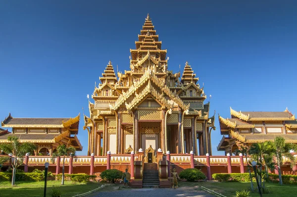 Nagy Közönségterem (Pyinsapathada) másolata, Bagan Golden Palace, Bagan, Mianmar, (Burma). — Stock Fotó