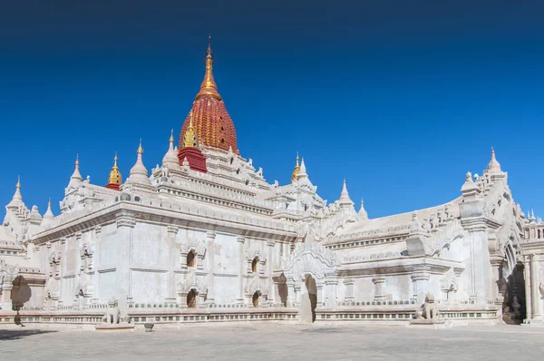 Ananda tapınağı, Bagan 'daki güzel tapınak, Myanmar. — Stok fotoğraf
