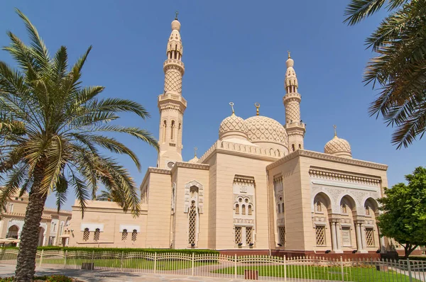 Mezquita Jumeirah en Dubai, Emiratos Árabes Unidos . —  Fotos de Stock