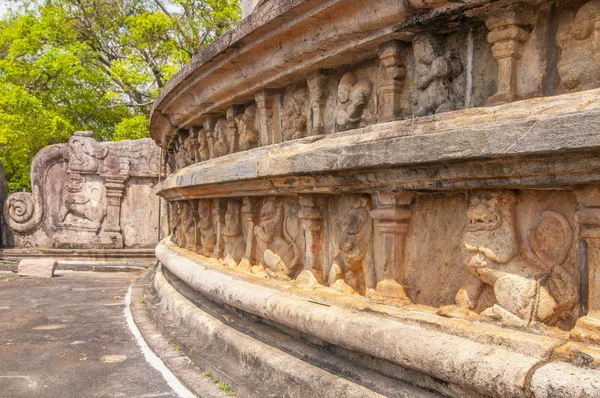 As ruínas de Polonnaruwa, o segundo mais antigo dos reinos do Sri Lanka . — Fotografia de Stock