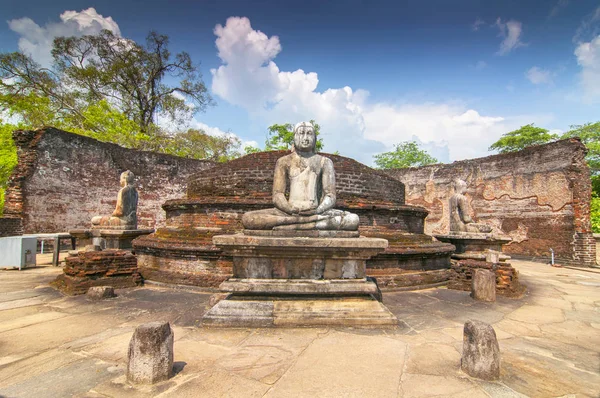 Meditierende Buddha-Statue in polonnaruwa vatadage, polonnaruwa, sri lanka. — Stockfoto