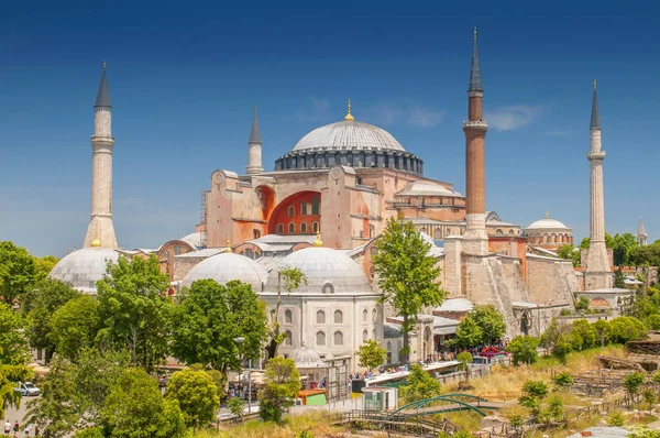 圣索菲娅大教堂在伊斯坦布尔。世界著名的纪念碑拜占庭建筑。土耳其. 免版税图库照片