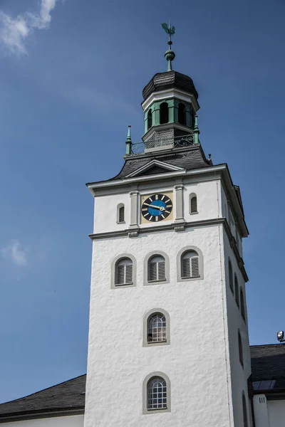 Церковная башня с колокольней в Вестервальде — стоковое фото