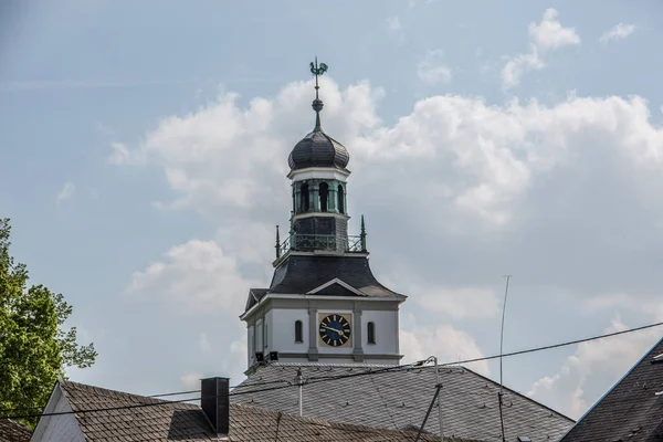 Церковная башня с колокольней в Вестервальде — стоковое фото