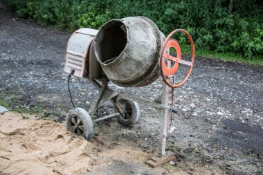 çimento karıştırıcı inşaat sitesinde