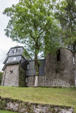 Siegerland 'da Kirchen yakınlarında Wildenburg