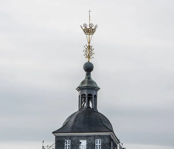 Nikolai-kirche mit kronen im siegerland — Stockfoto