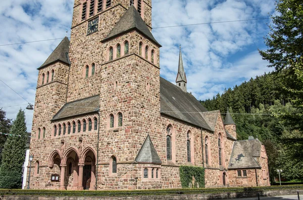 Kirchhundem 'deki Hristiyan doğal taş kilisesi. — Stok fotoğraf
