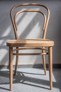 Kayın ağacında ve gerdanlıkta Thonet sandalyesi
