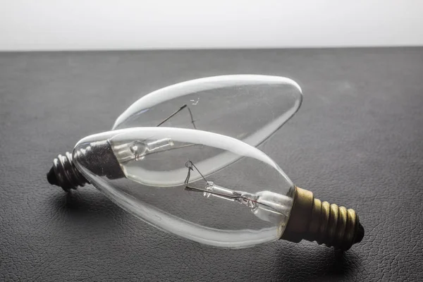 Ampoule en verre mince en forme de goutte — Photo