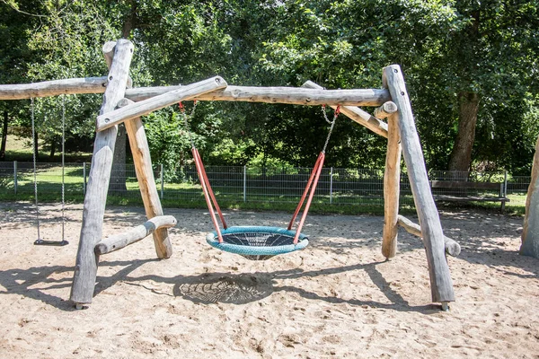 Parque infantil de aventura para niños en el verde —  Fotos de Stock