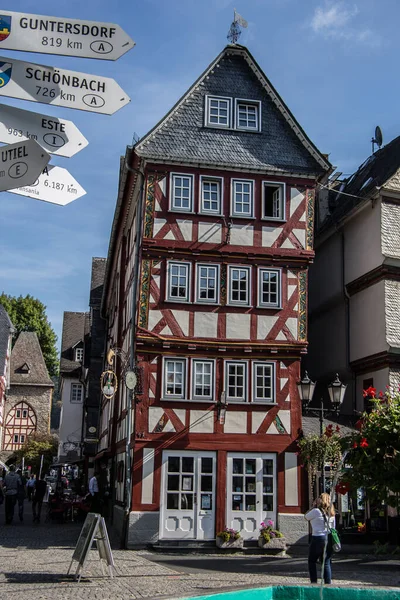 Poloroubené domy ve starém městě Dillenburg — Stock fotografie