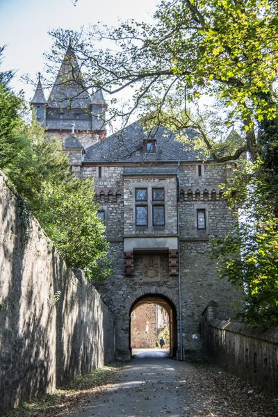 Fortezza ben conservata sul Lahn — Foto Stock