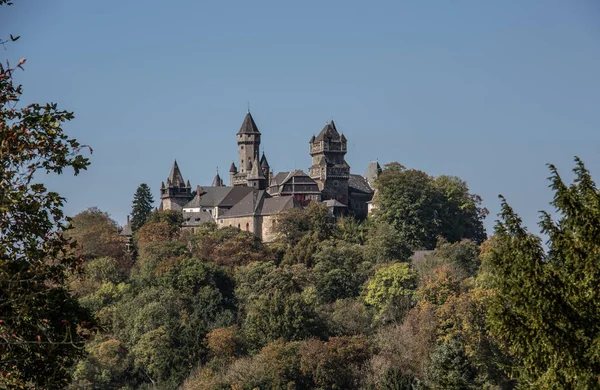 Forteresse bien conservée sur la Lahn — Photo