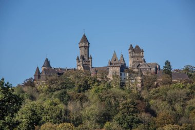 Lahn 'da iyi korunmuş bir kale.