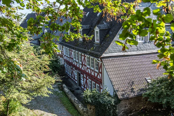 Half-timbered houses under the castle — Stock Photo, Image