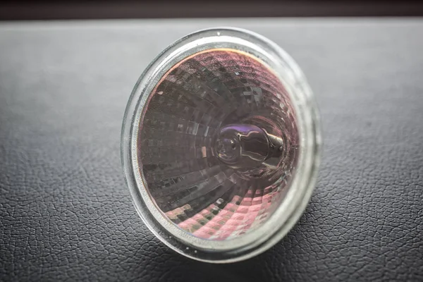 Lâmpada de halogéneo iluminante com filamento — Fotografia de Stock