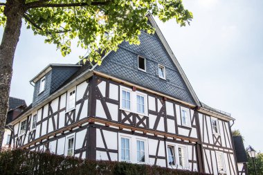 Westerwald 'da yarı keresteli bir ev.