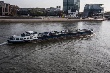 Ren 'de kargo gemisi