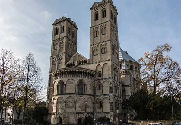 Basiliek in de oude binnenstad van Keulen — Stockfoto