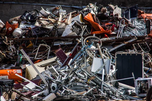 Scrap metal in the junkyard — Stock Photo, Image