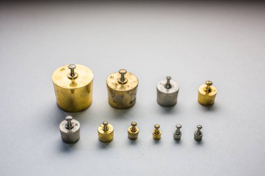 Altın renkli pirinç ağırlık seti