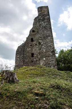 Attendorn 'daki harabe Waldenburg kalesi