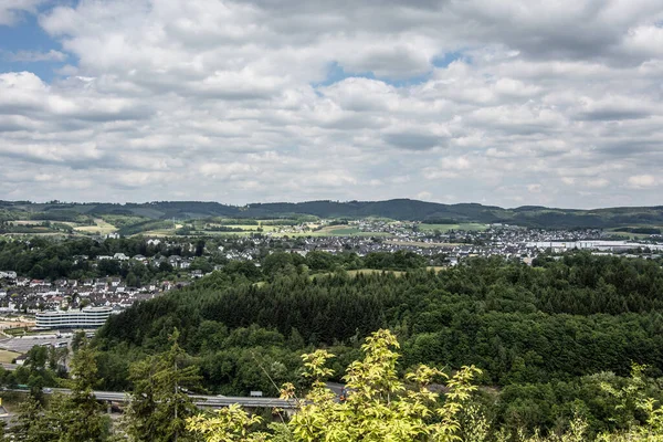 Vista Ciudad Attendorn Con Cubierta Forestal —  Fotos de Stock
