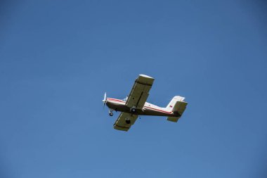 Wenden spor havaalanı üzerinde uçak havalandı.