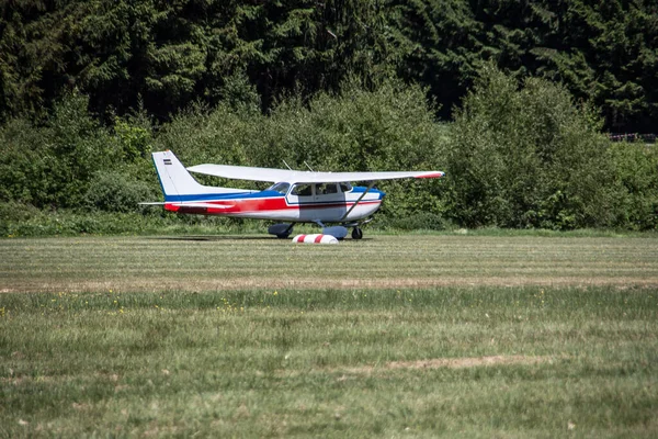 Aeródromo Deportivo Con Pista Aterrizaje Césped Wenden — Foto de Stock