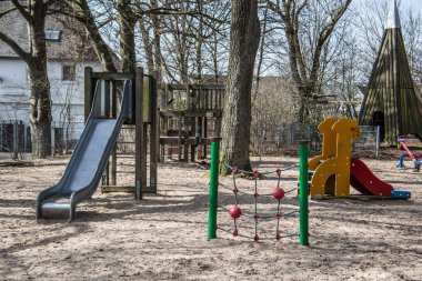 Renkli oyun ekipmanlı oyun parkı