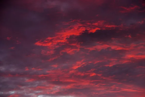 空の自然の光景としての夕焼け — ストック写真