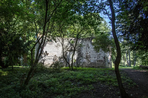 セイン ウェスターヴァルト城公園の古い修道院 — ストック写真