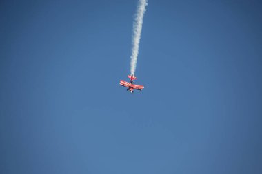 Doppeldecker Kunstflieger Ben Himmel