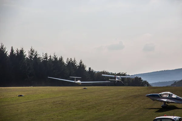 Towing Glider Meadow — Stock Photo, Image